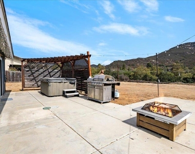 3113 Pine Ln - Photo Thumbnail 6