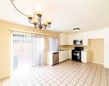 24 Elderglen - Photo Thumbnail 10