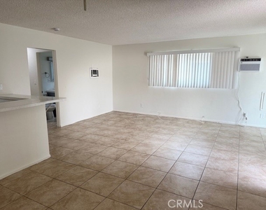 685 E Vista Chino - Photo Thumbnail 9