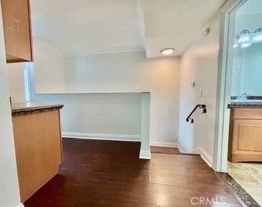 2558 Orange Avenue - Photo Thumbnail 26