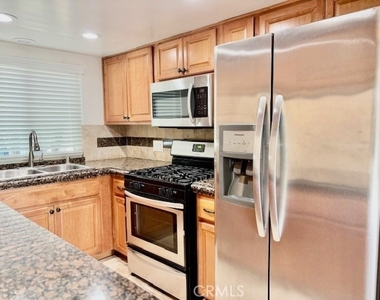 2558 Orange Avenue - Photo Thumbnail 15