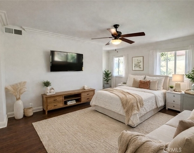 2558 Orange Avenue - Photo Thumbnail 2