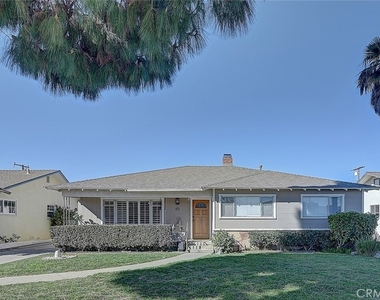 444 N Shattuck Place - Photo Thumbnail 9