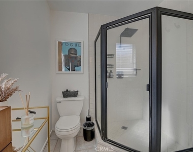 444 N Shattuck Place - Photo Thumbnail 53