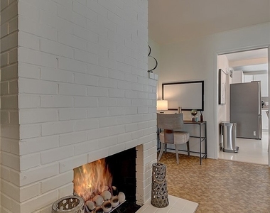 444 N Shattuck Place - Photo Thumbnail 19