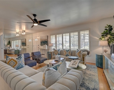 444 N Shattuck Place - Photo Thumbnail 31