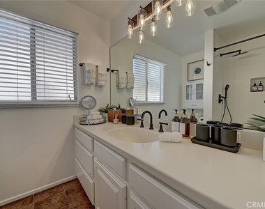 444 N Shattuck Place - Photo Thumbnail 56
