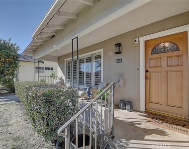 444 N Shattuck Place - Photo Thumbnail 2