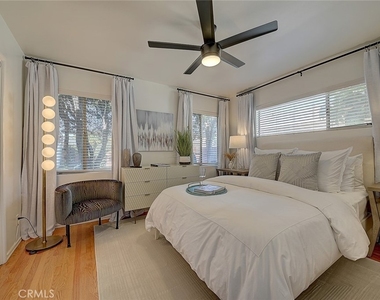 444 N Shattuck Place - Photo Thumbnail 14