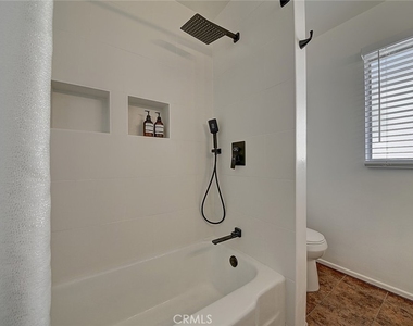 444 N Shattuck Place - Photo Thumbnail 24