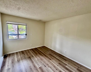 1126 Cherry Avenue - Photo Thumbnail 6