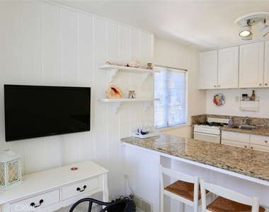 460 Saint Anns Drive - Photo Thumbnail 8