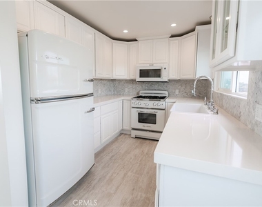 577 S Ramona #e - Photo Thumbnail 11