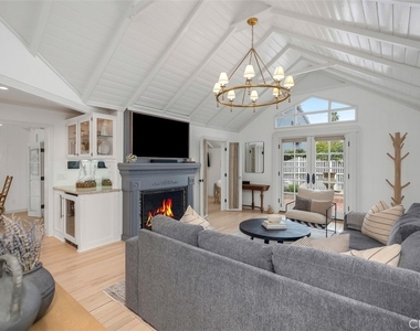 501 Lombardy Lane - Photo Thumbnail 6