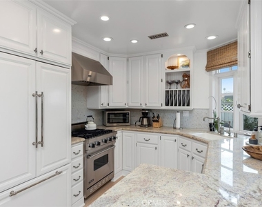 501 Lombardy Lane - Photo Thumbnail 8