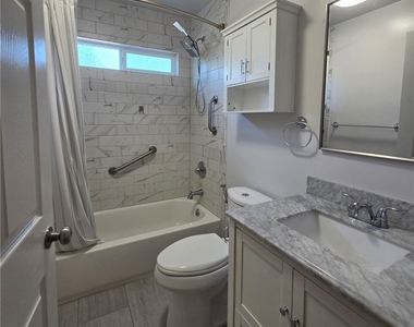 18152 Rayen Street - Photo Thumbnail 5
