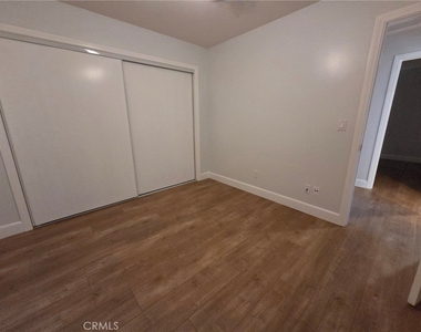 18152 Rayen Street - Photo Thumbnail 8