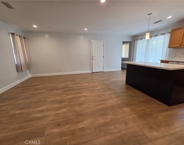 18152 Rayen Street - Photo Thumbnail 4