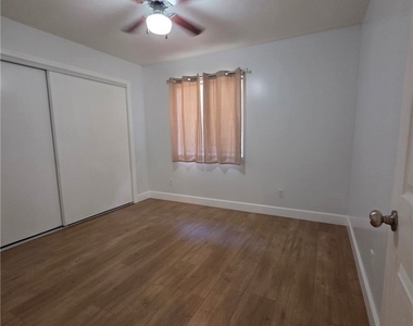 18152 Rayen Street - Photo Thumbnail 6