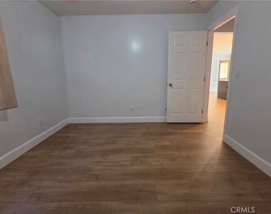 18152 Rayen Street - Photo Thumbnail 7