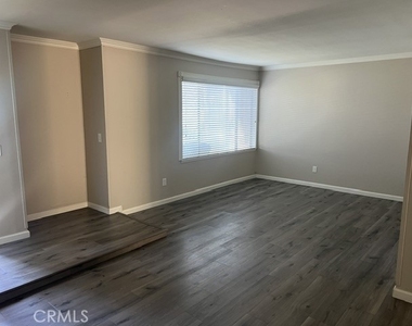 1464 Camelot Drive - Photo Thumbnail 3