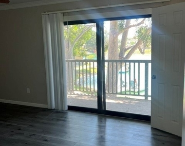 1464 Camelot Drive - Photo Thumbnail 11
