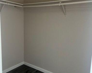 1464 Camelot Drive - Photo Thumbnail 13