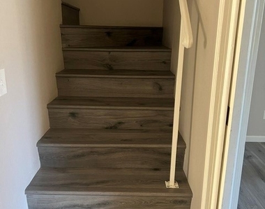 1464 Camelot Drive - Photo Thumbnail 7