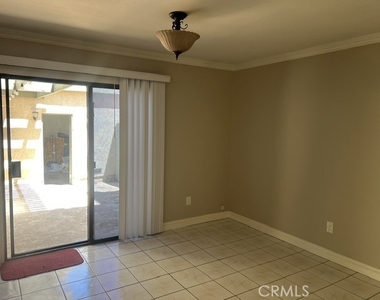 1464 Camelot Drive - Photo Thumbnail 6