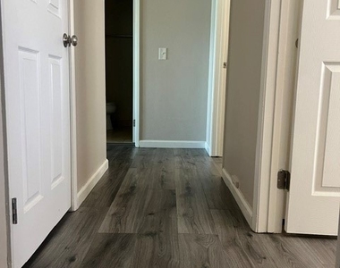 1464 Camelot Drive - Photo Thumbnail 10