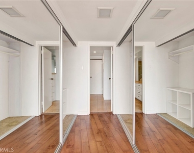 4314 Marina City Drive - Photo Thumbnail 11
