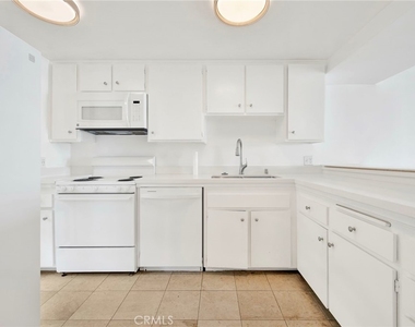 4314 Marina City Drive - Photo Thumbnail 15