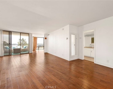 4314 Marina City Drive - Photo Thumbnail 3