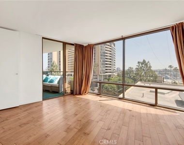 4314 Marina City Drive - Photo Thumbnail 9