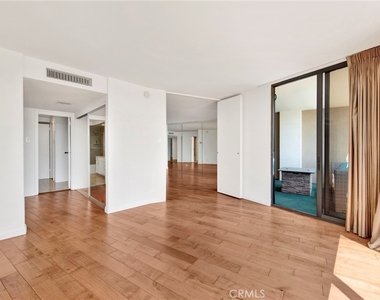 4314 Marina City Drive - Photo Thumbnail 10