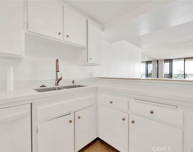 4314 Marina City Drive - Photo Thumbnail 16