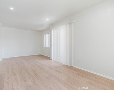 1129 Linden Avenue - Photo Thumbnail 8