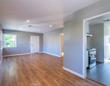 305 N Chevy Chase - Photo Thumbnail 3