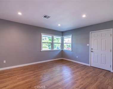 305 N Chevy Chase - Photo Thumbnail 16