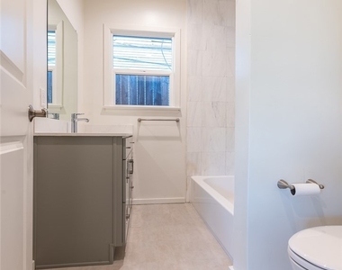 305 N Chevy Chase - Photo Thumbnail 9