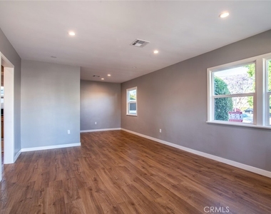 305 N Chevy Chase - Photo Thumbnail 11