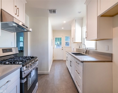 305 N Chevy Chase - Photo Thumbnail 15
