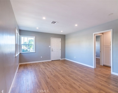 305 N Chevy Chase - Photo Thumbnail 12