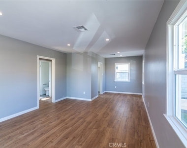 305 N Chevy Chase - Photo Thumbnail 2