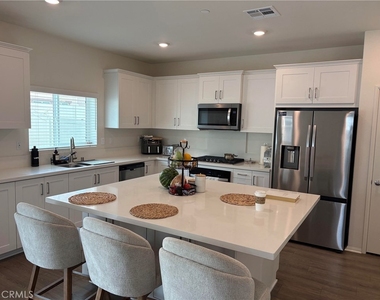 27548 Luna Avenue - Photo Thumbnail 4