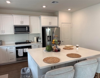 27548 Luna Avenue - Photo Thumbnail 5