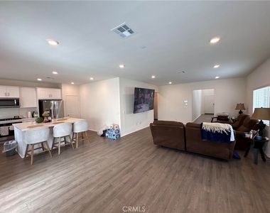 27548 Luna Avenue - Photo Thumbnail 2