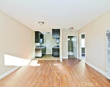 620 1/2 W 59th Place - Photo Thumbnail 11