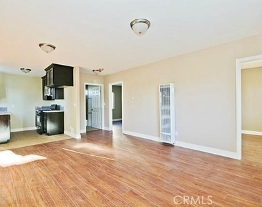 620 1/2 W 59th Place - Photo Thumbnail 9