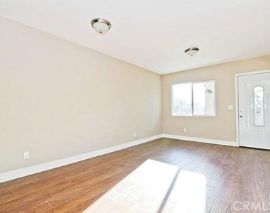 620 1/2 W 59th Place - Photo Thumbnail 7